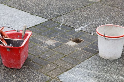 Gunter Demnig verlegt Stolperstein für Hans Buxbaum